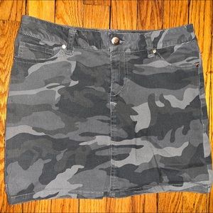 Size 3 juniors ‘BLUESPICE’ Grey camouflage mini skirt  send offers♥️